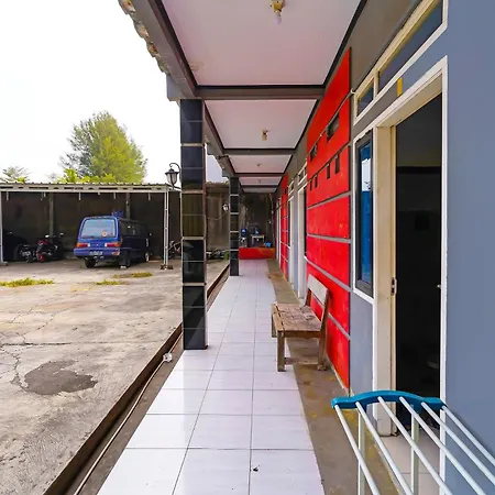 Oyo 92893 Santana Residence Syariah